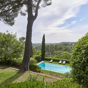 https://appartement-avec-piscine-exterieure-chauffee-a-10-min.fr-provencehotel.com