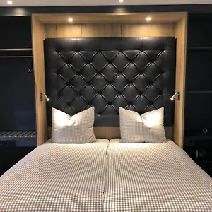 Deluxe 4* München